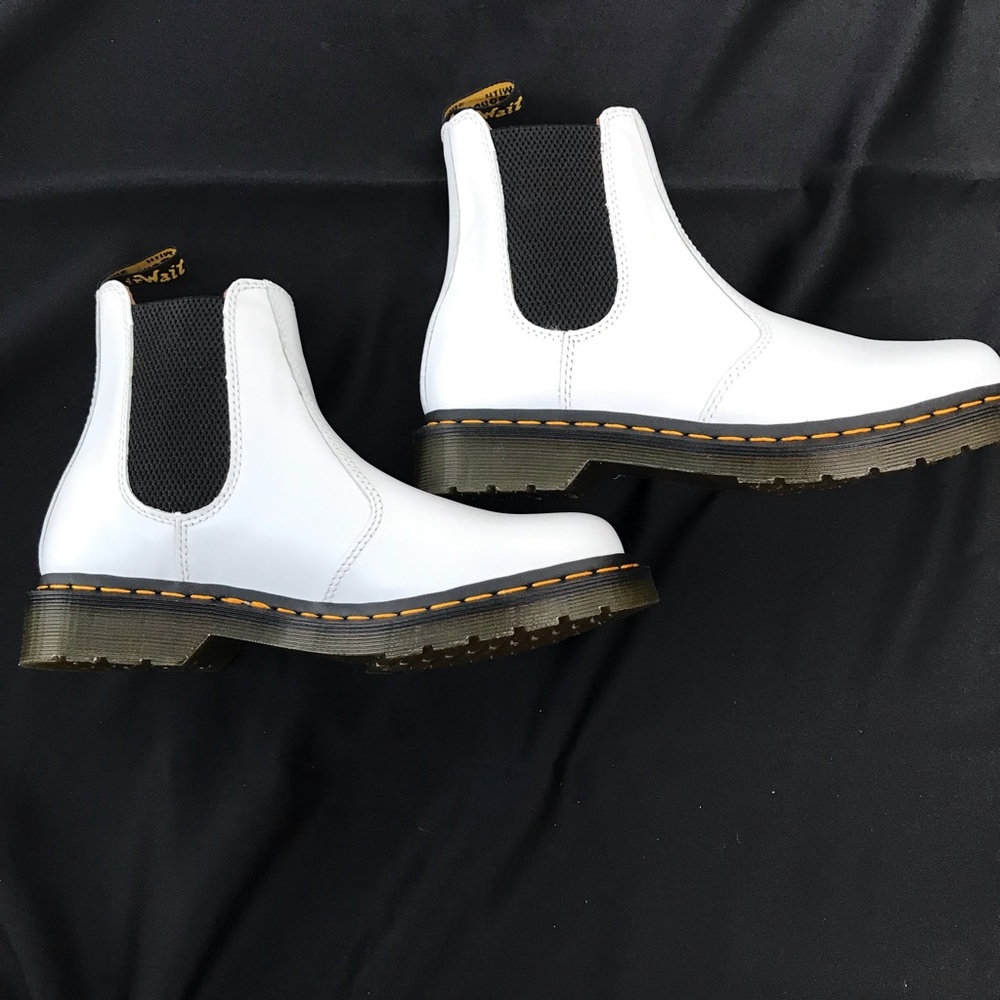 New Dr. Martens White Leather “Softy-T” 2976 Chelsea Boots - Picture 10 of 16
